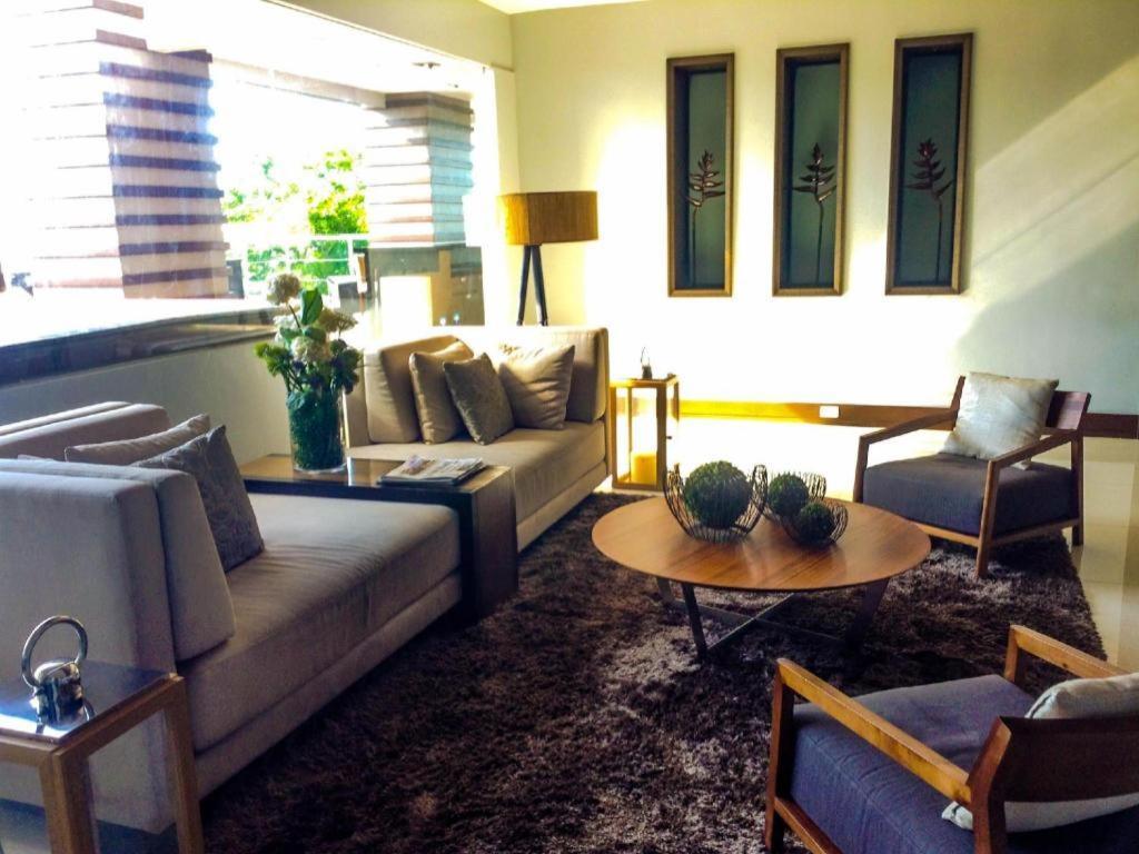 Avenue Suites Баколод Экстерьер фото