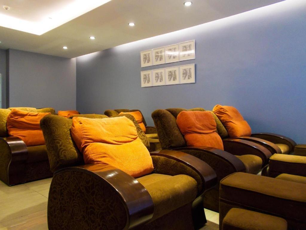 Avenue Suites Баколод Экстерьер фото
