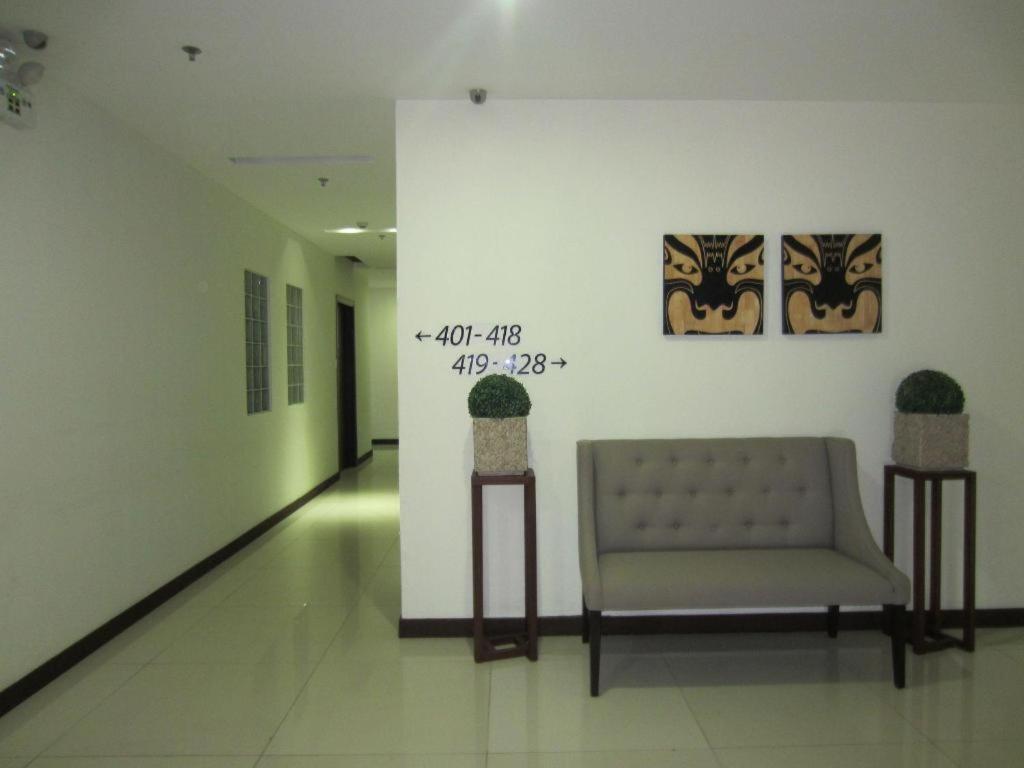 Avenue Suites Баколод Экстерьер фото