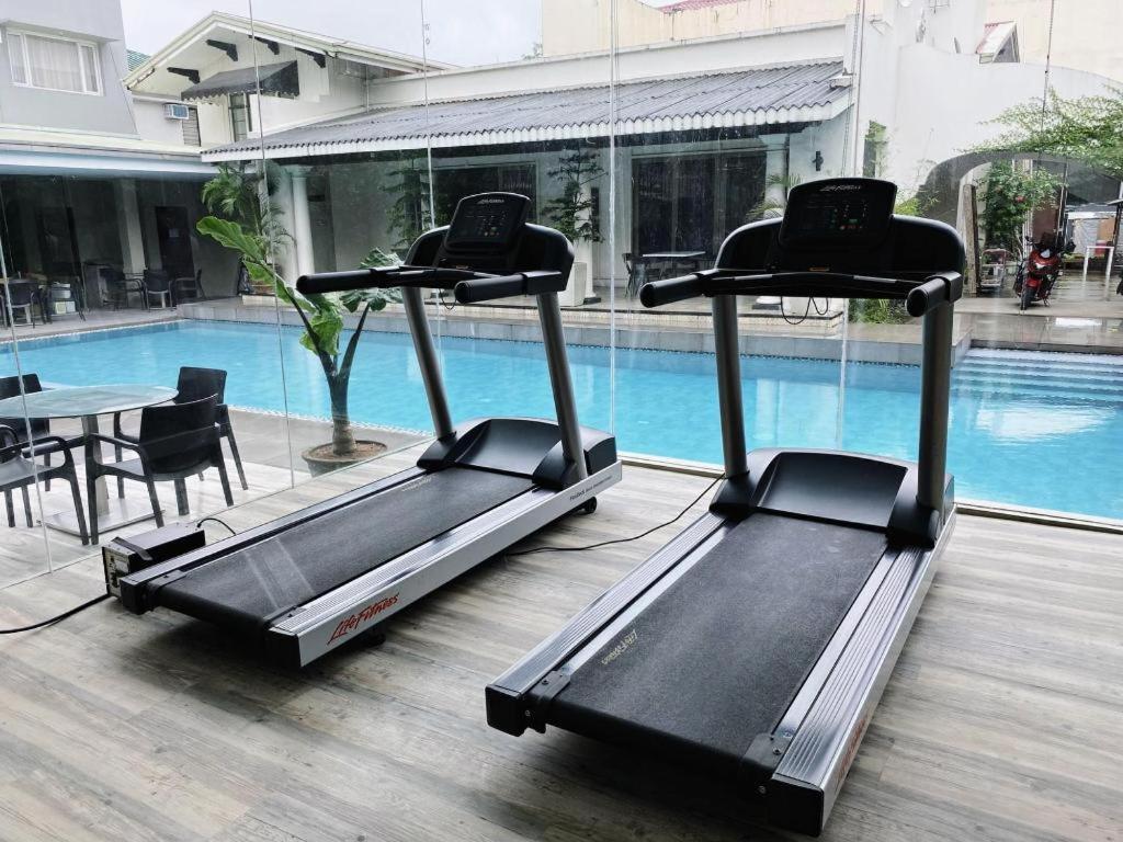 Avenue Suites Баколод Экстерьер фото
