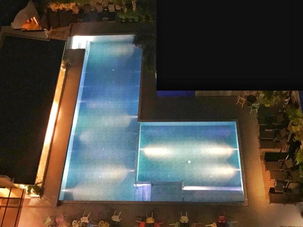 Avenue Suites Баколод Экстерьер фото