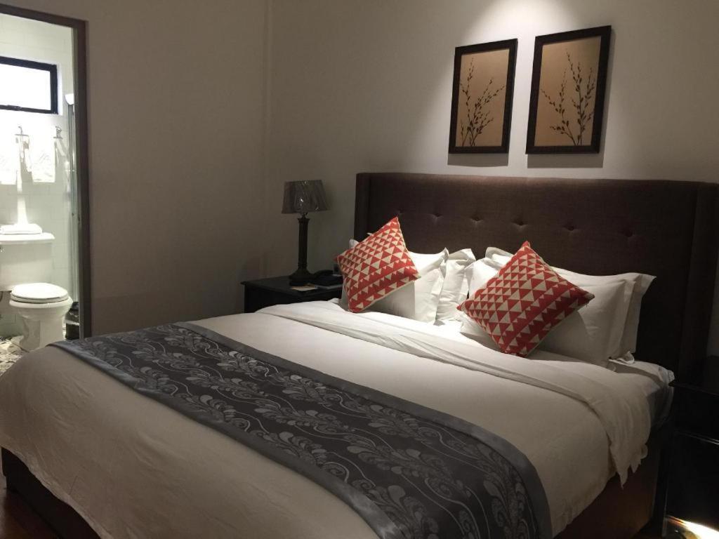 Avenue Suites Баколод Экстерьер фото