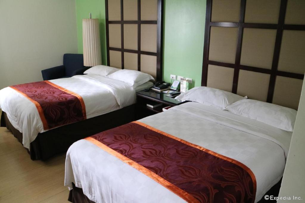Avenue Suites Баколод Экстерьер фото