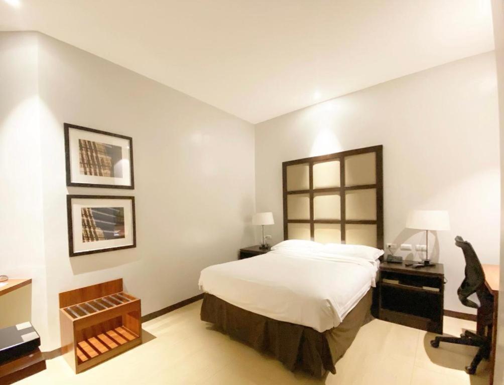Avenue Suites Баколод Экстерьер фото
