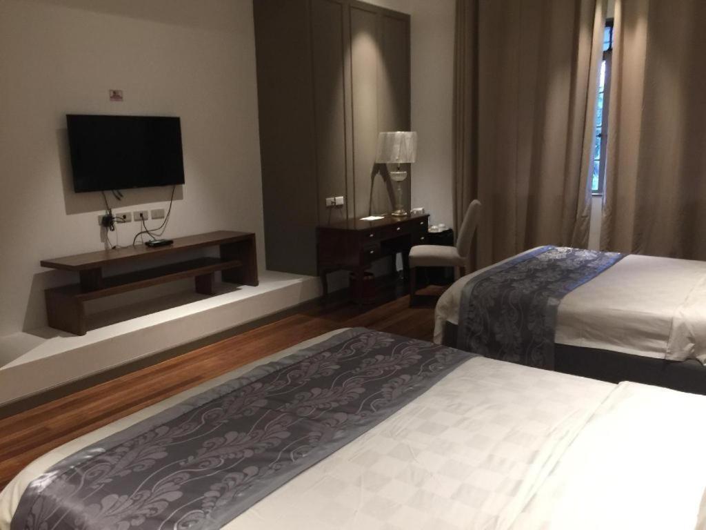 Avenue Suites Баколод Экстерьер фото