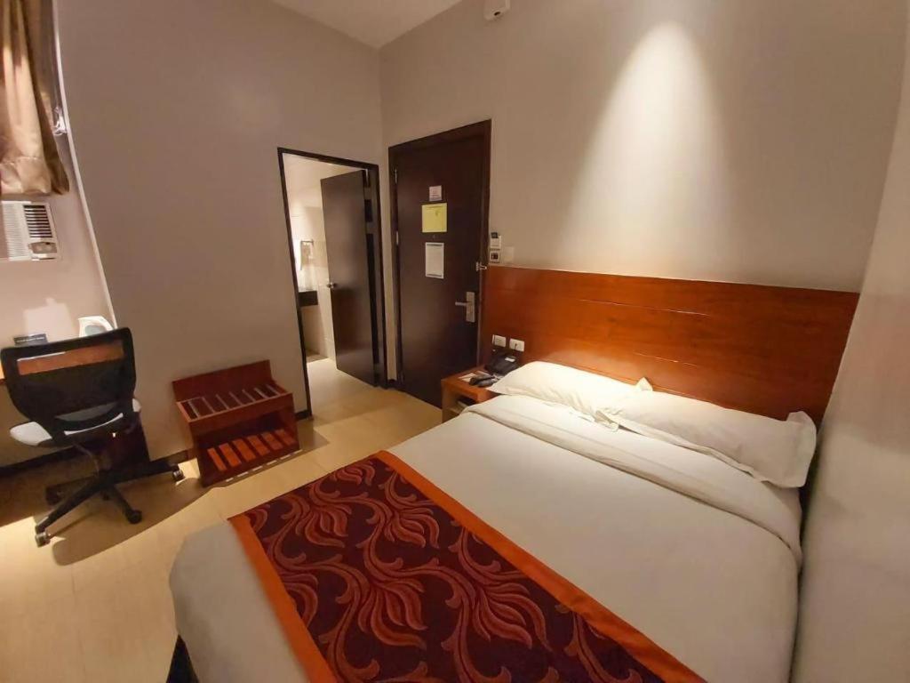 Avenue Suites Баколод Экстерьер фото
