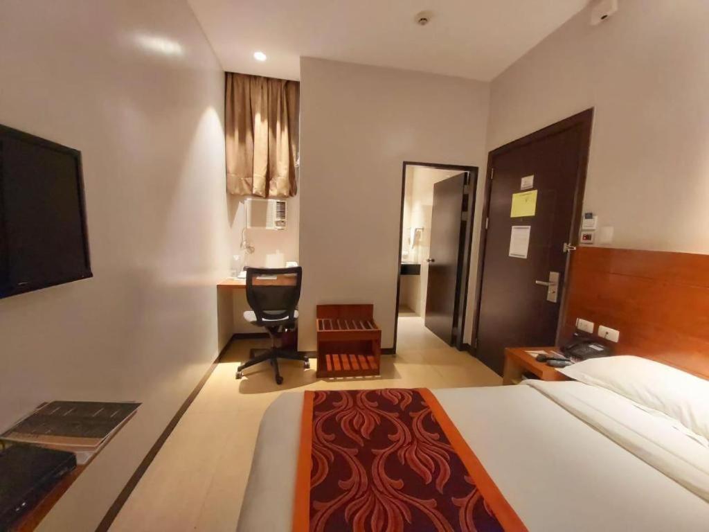 Avenue Suites Баколод Экстерьер фото