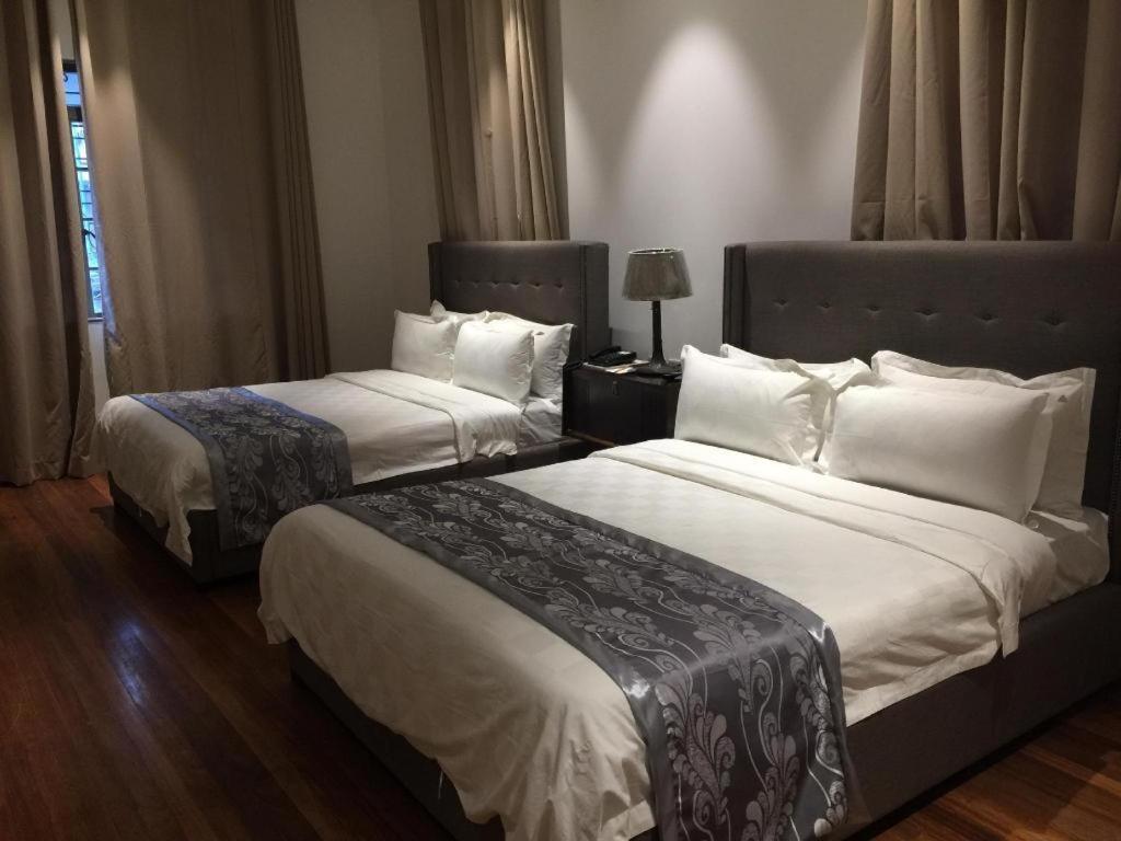 Avenue Suites Баколод Экстерьер фото
