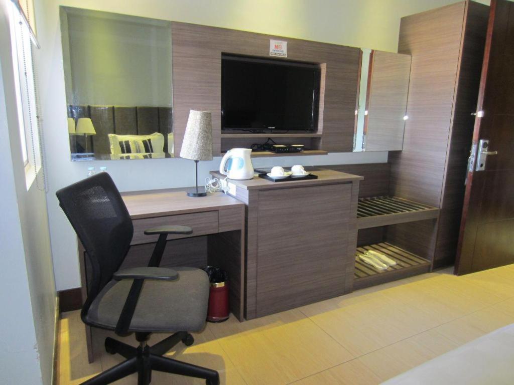 Avenue Suites Баколод Экстерьер фото